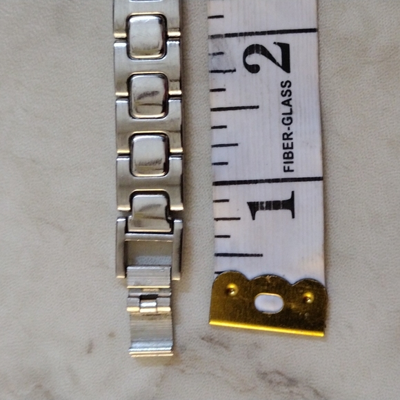 Shannon's quartz watch. - Picture 4 of 6